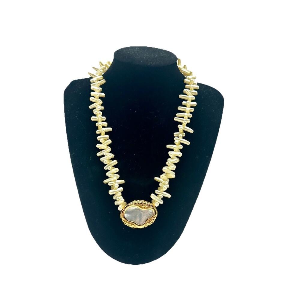 Napier Vintage Texture Pearl And Mother Of Pearl Faux Chocker Necklace Signed